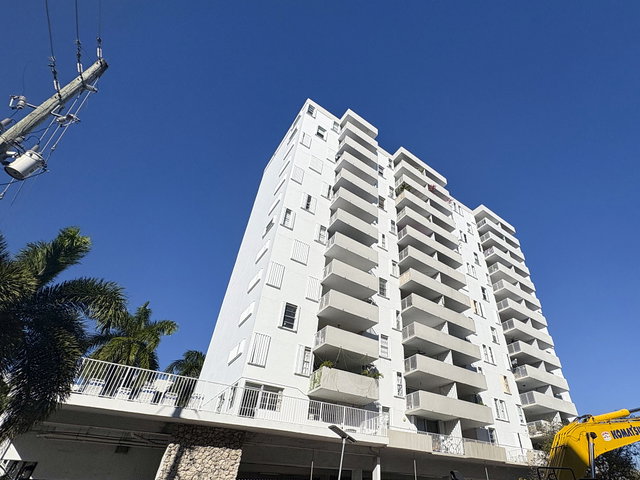 Lincoln West Condo photo 2